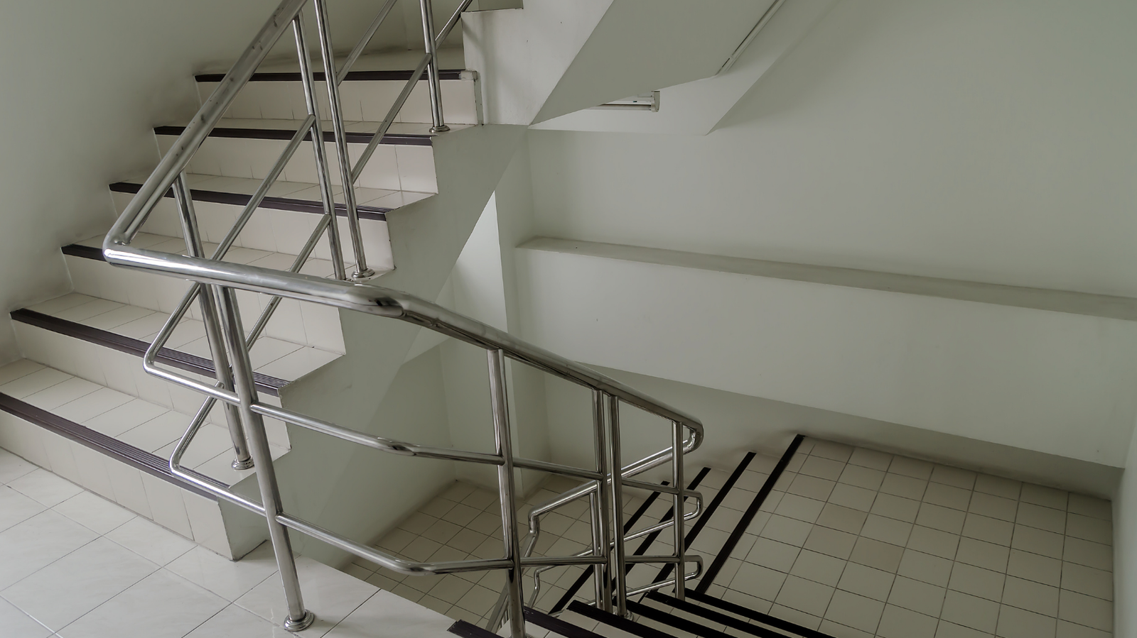 Read more about the article How Quality Railings & Staircases Improve Safety and Style